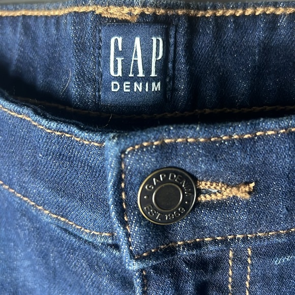 NWT — GAP Factory Denim Bermuda Shorts in Navy Blue - Picture 3 of 5